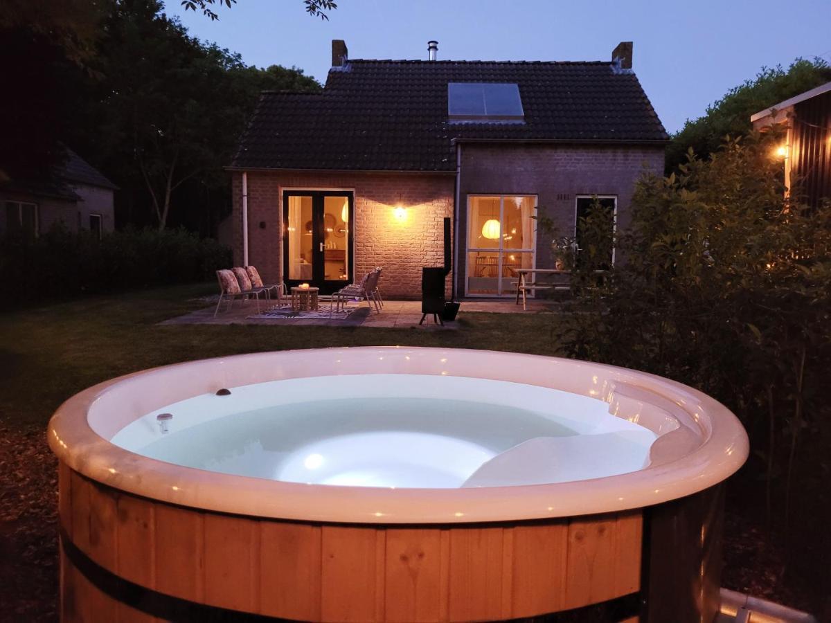 Bohemian Wellness Met Hottub & Sauna Ewijk Экстерьер фото